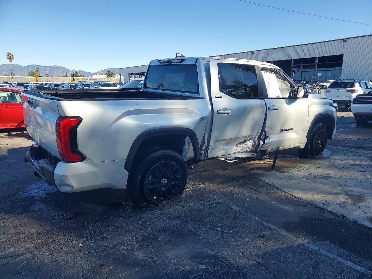 2024 TOYOTA TUNDRA  LIMITED 4WD V6 HYBRID CREW photo 3