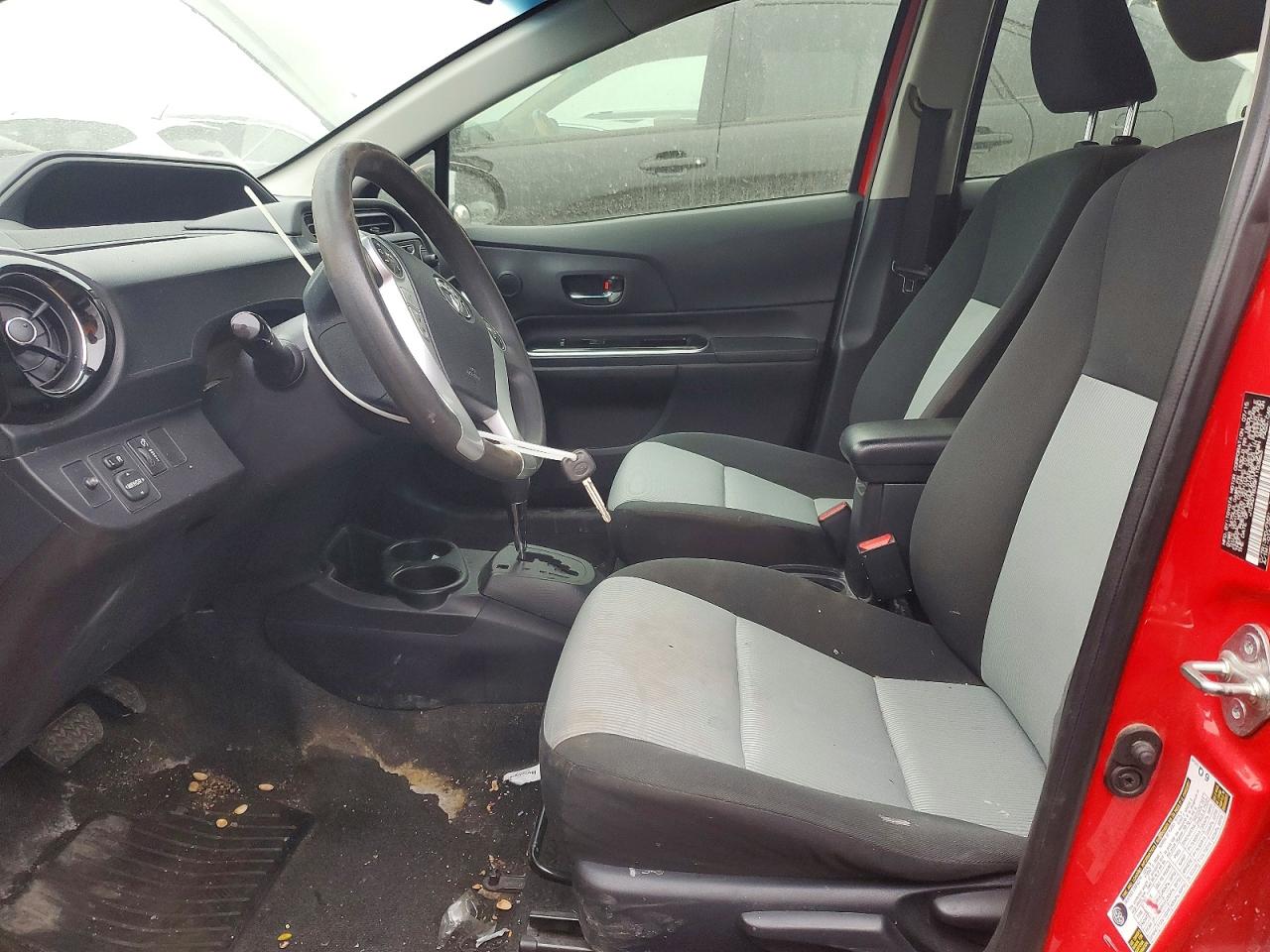2015 TOYOTA PRIUS C photo 13