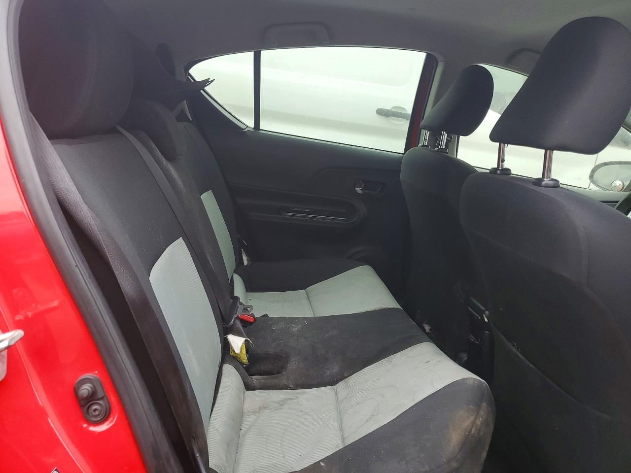 2015 TOYOTA PRIUS C photo 19