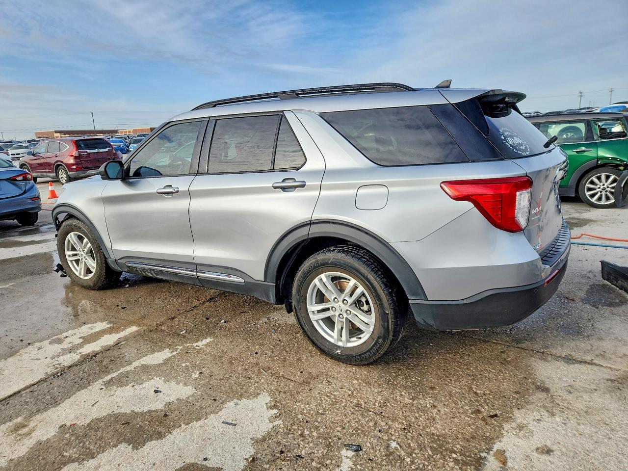2021 FORD EXPLORER XLT photo 3
