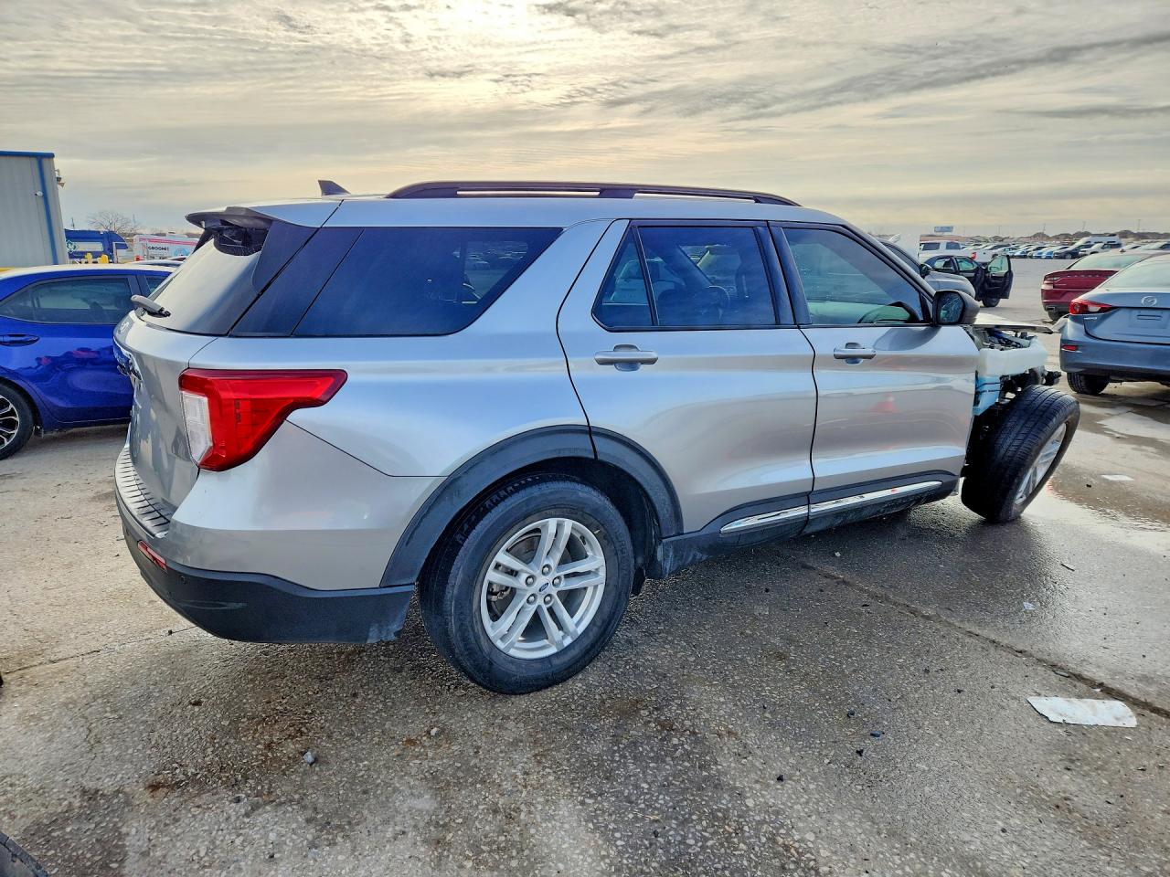 2021 FORD EXPLORER XLT photo 5