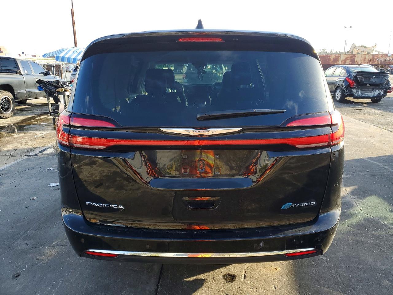 2024 CHRYSLER PACIFICA HYBRID SELECT photo 11