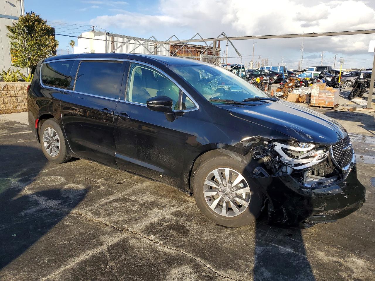 2024 CHRYSLER PACIFICA HYBRID SELECT photo 7