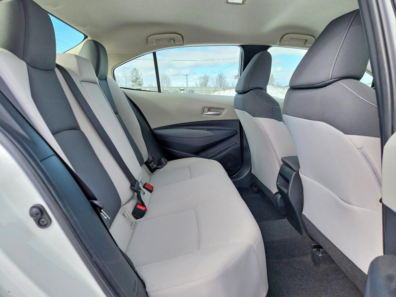 2021 TOYOTA COROLLA LE photo 28