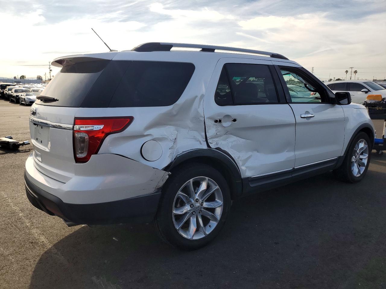 2013 FORD EXPLORER XLT photo 3