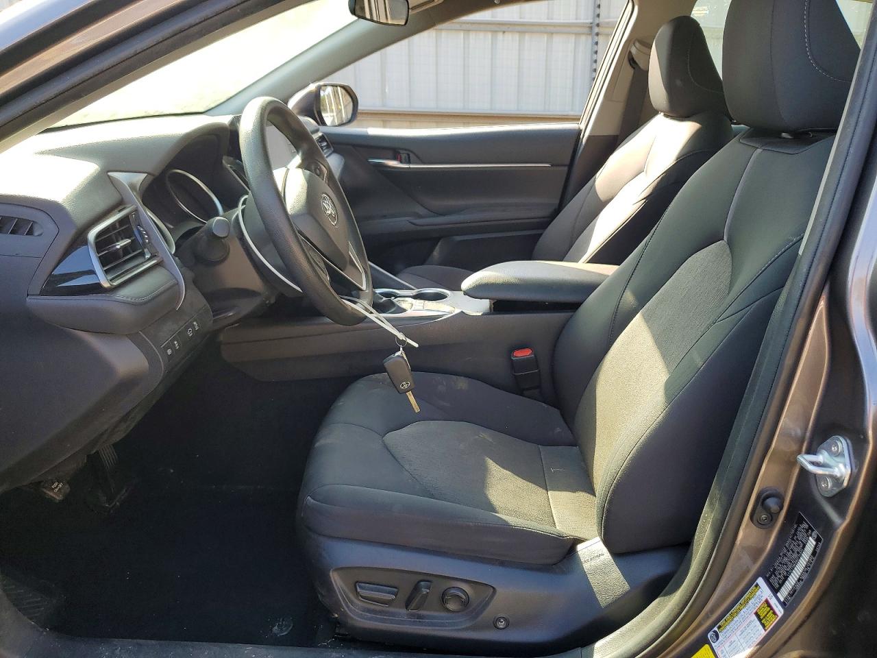 2022 TOYOTA CAMRY LE photo 7