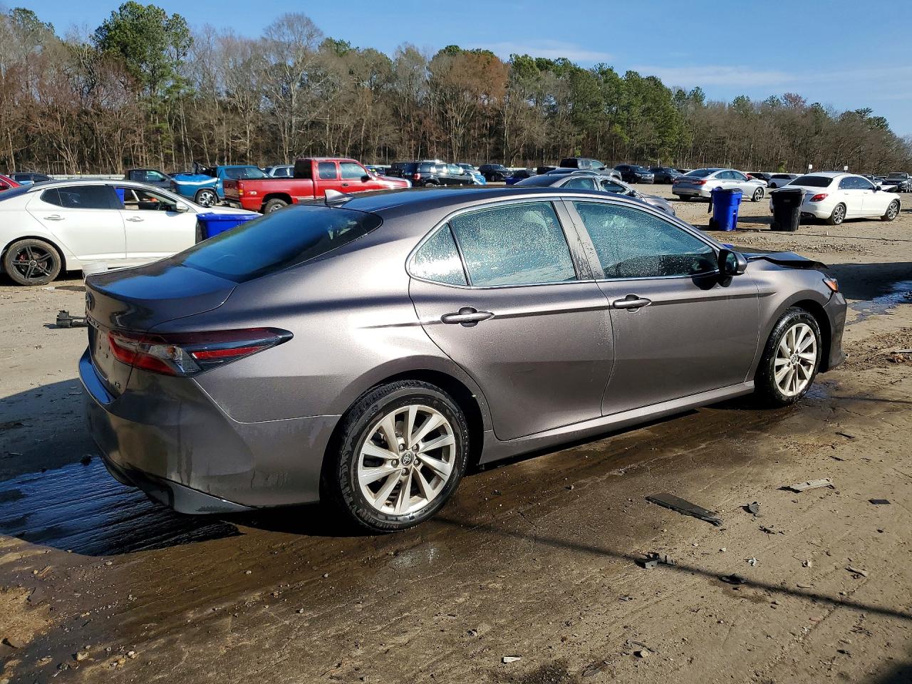 2022 TOYOTA CAMRY LE photo 3