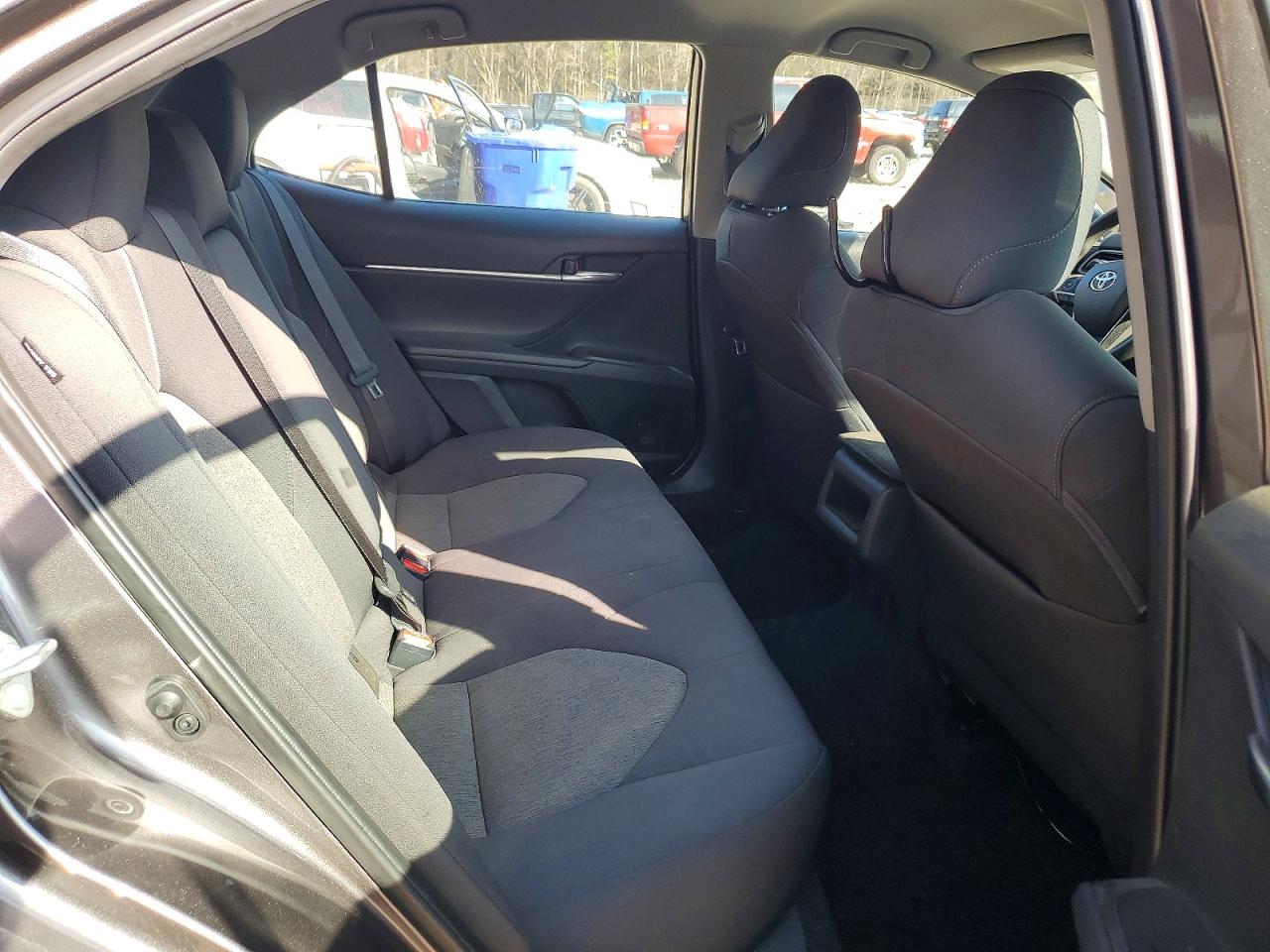 2022 TOYOTA CAMRY LE photo 10