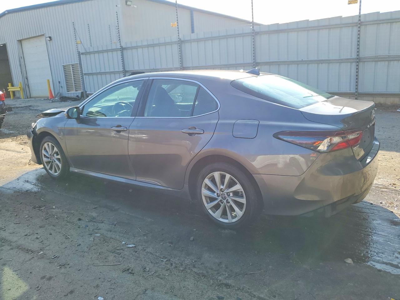 2022 TOYOTA CAMRY LE photo 2