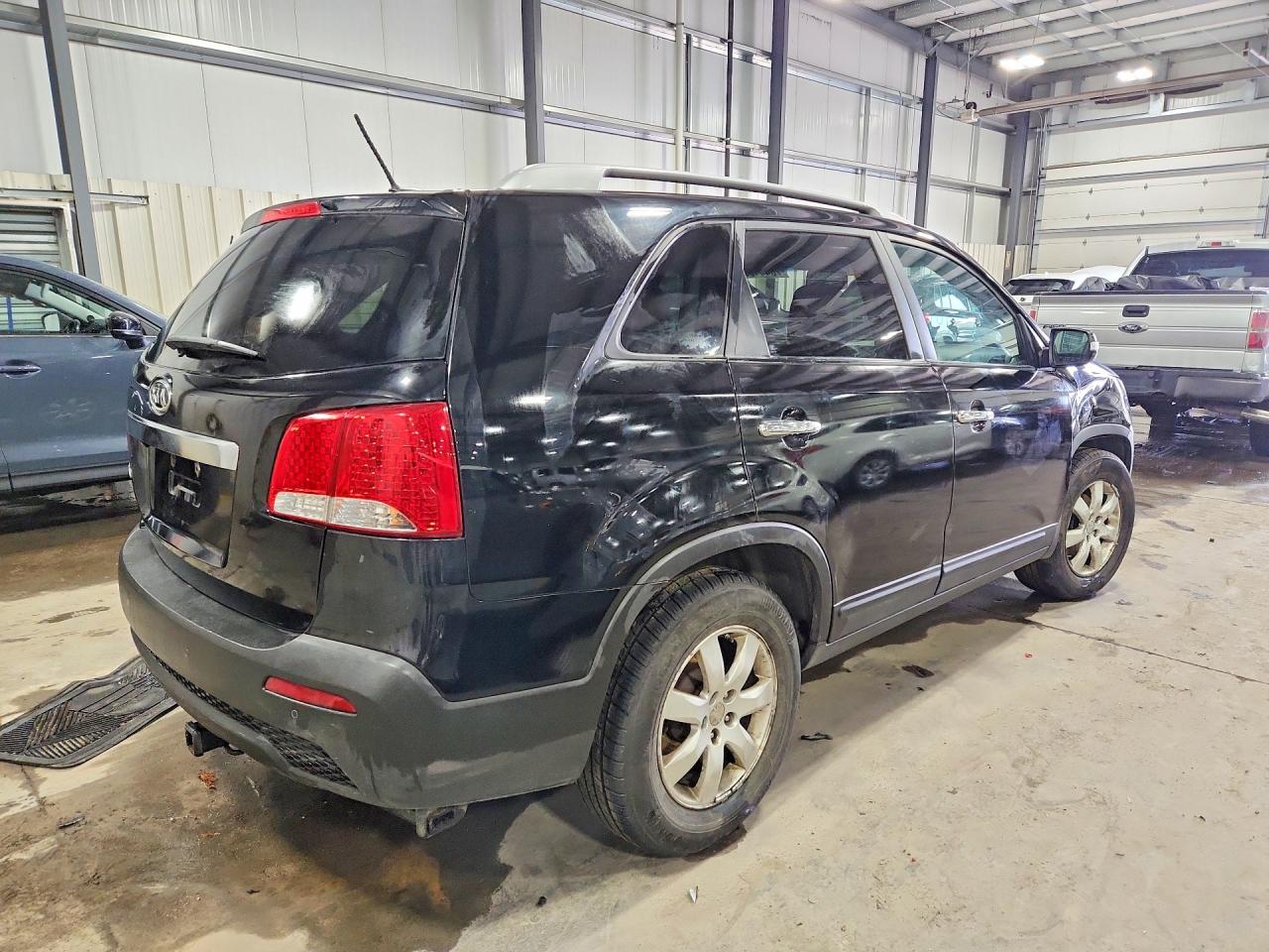 2011 KIA SORENTO LX photo 3