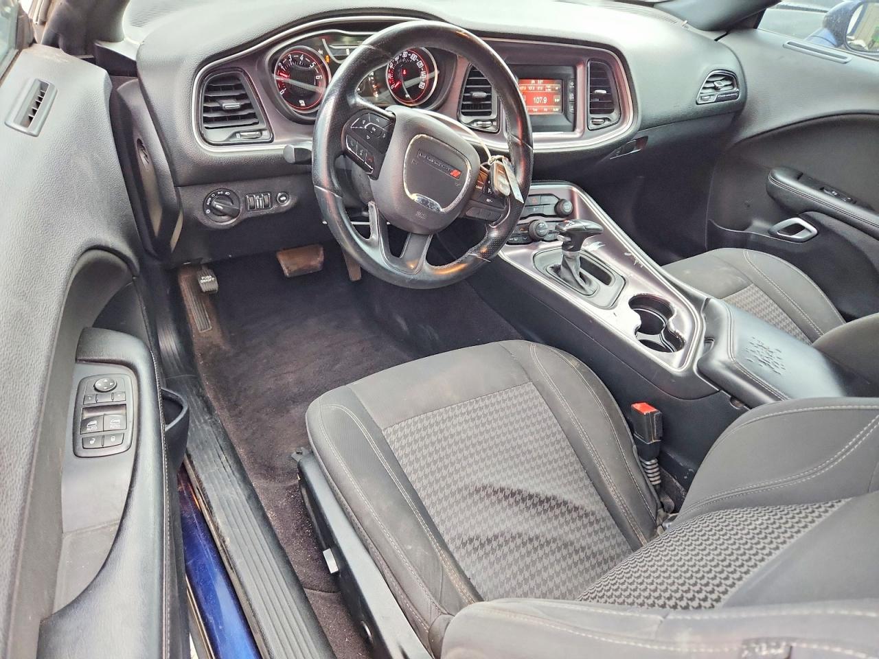 2016 DODGE CHALLENGER SXT photo 15