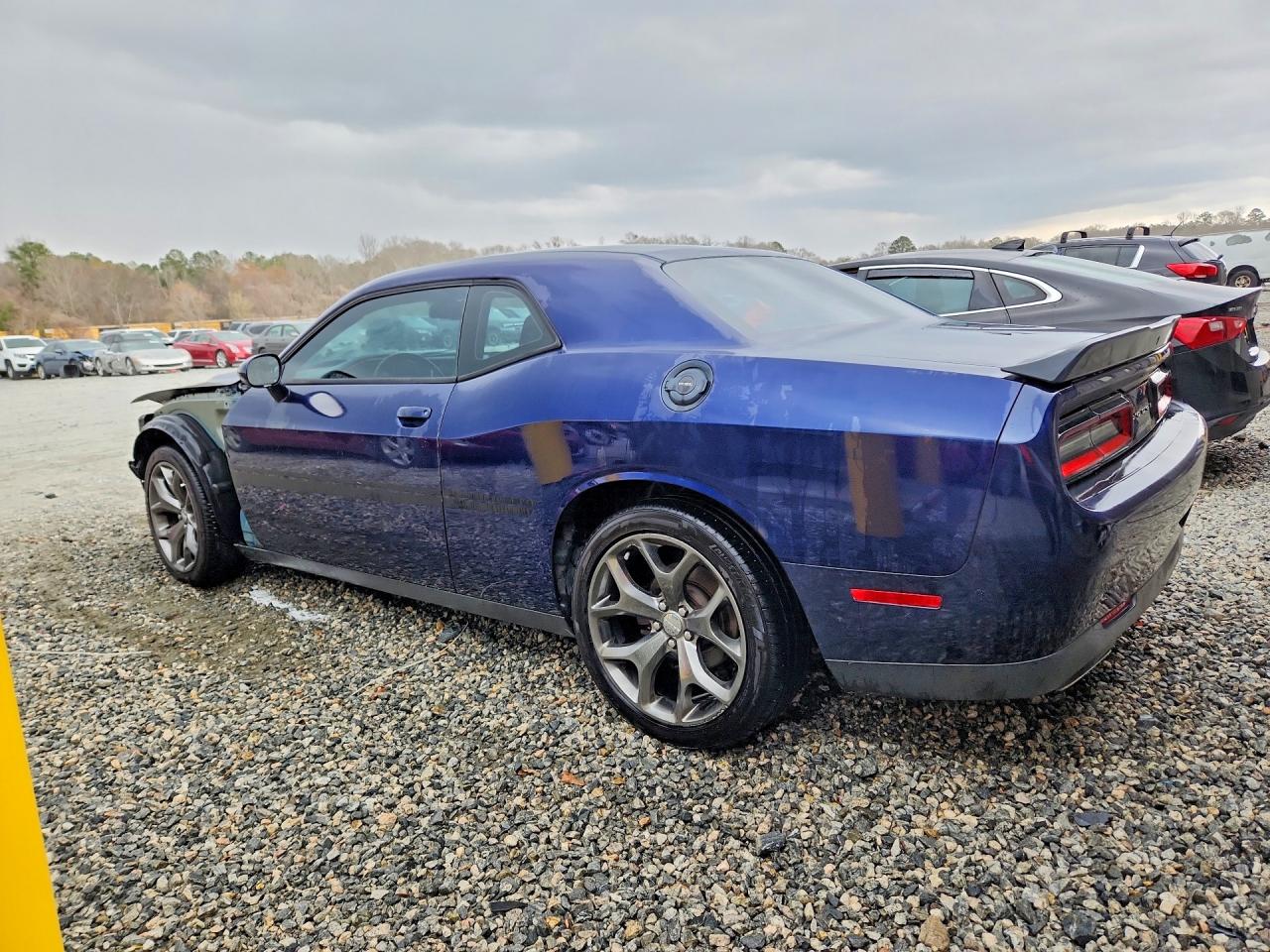 2016 DODGE CHALLENGER SXT photo 3