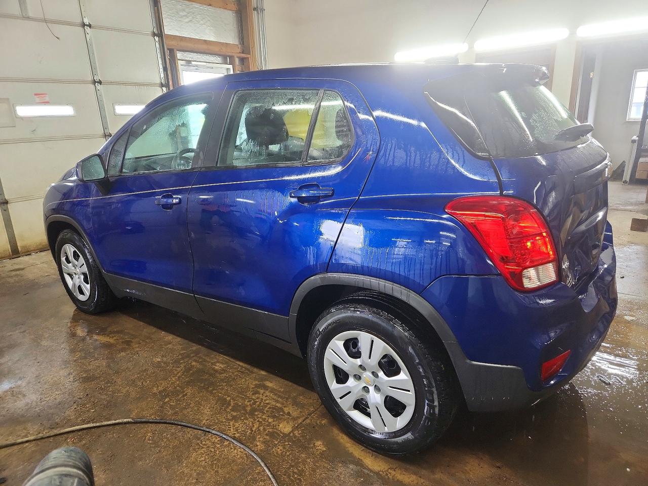 2017 CHEVROLET TRAX LS photo 2