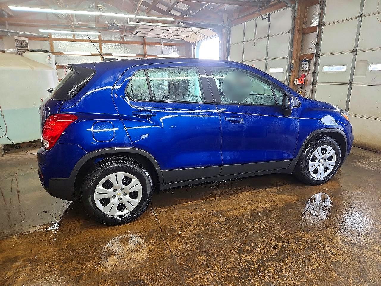 2017 CHEVROLET TRAX LS photo 3