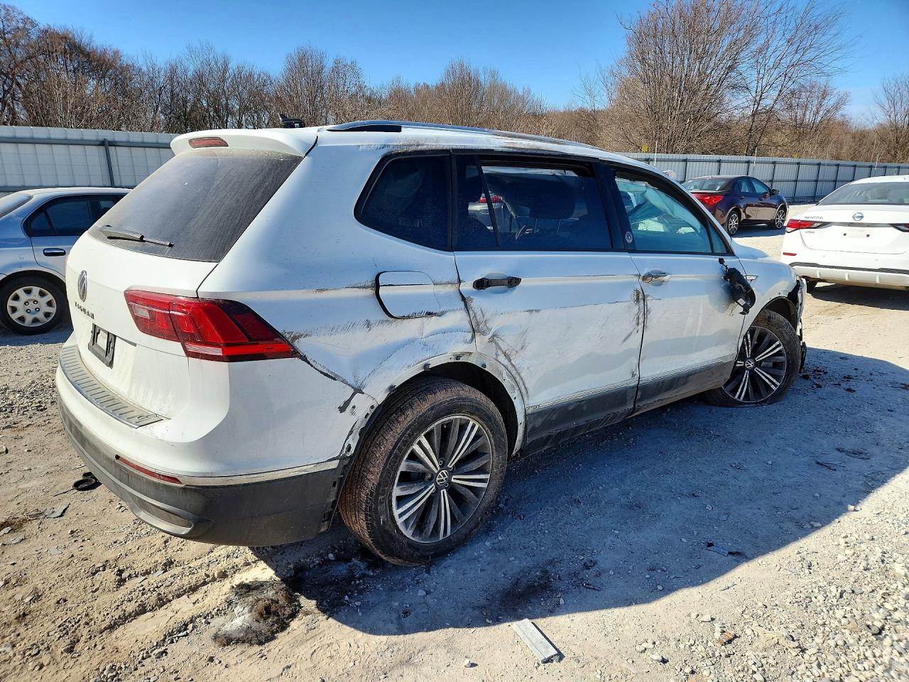 2024 VOLKSWAGEN TIGUAN WOLFSBURG photo 3