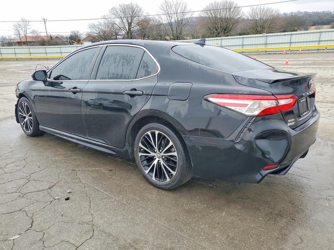 2019 TOYOTA CAMRY L photo 3