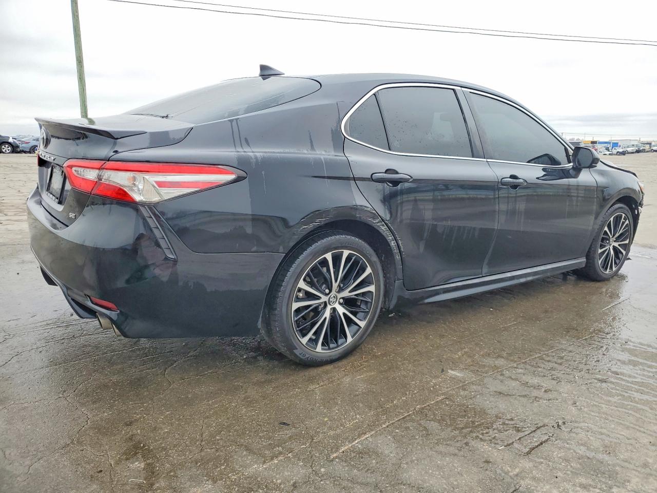 2019 TOYOTA CAMRY L photo 5