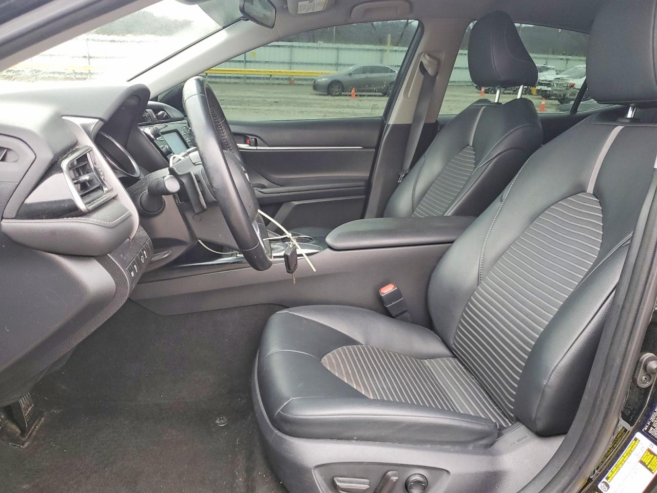 2019 TOYOTA CAMRY L photo 13