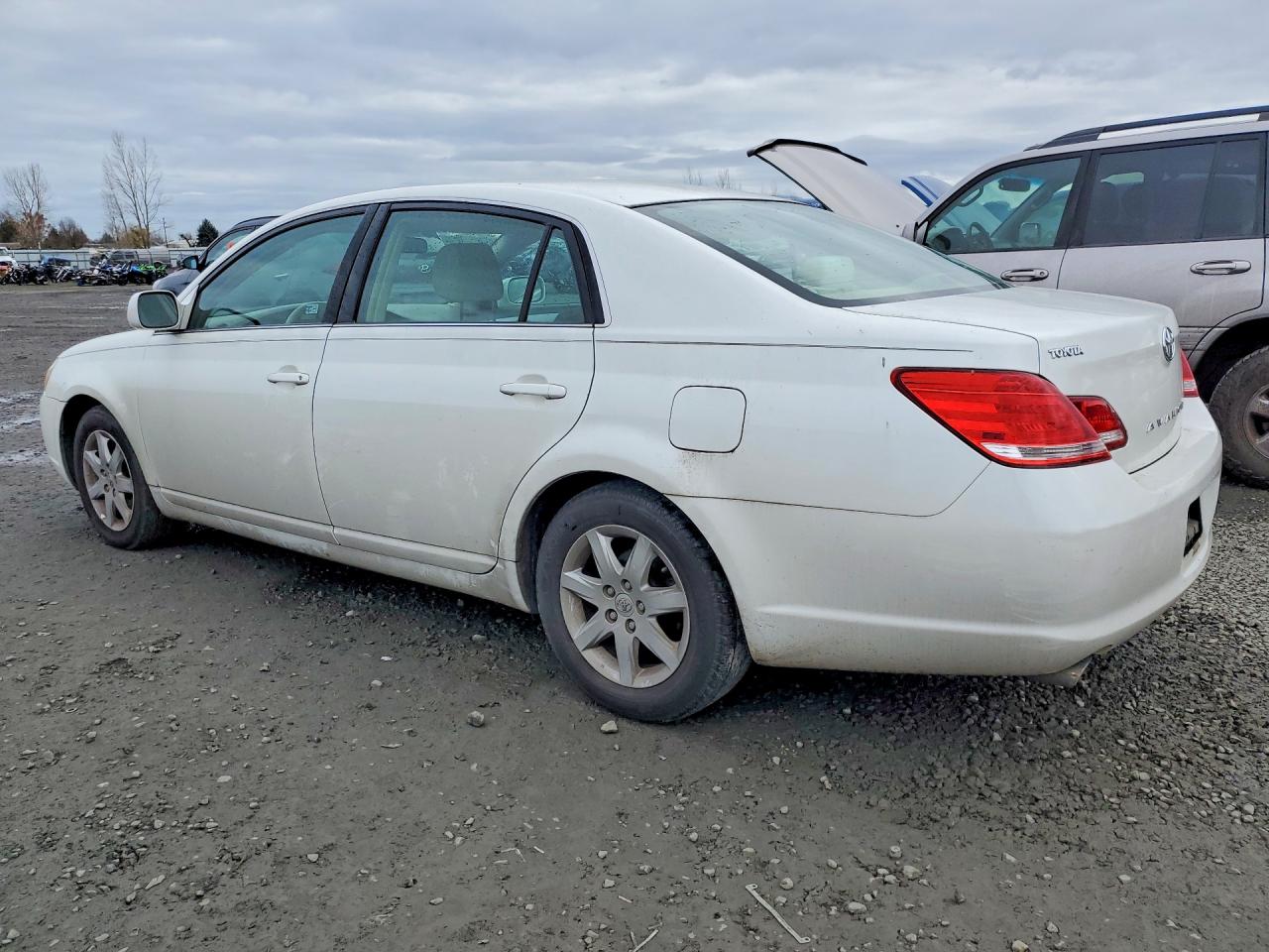 2006 TOYOTA AVALON XL photo 2