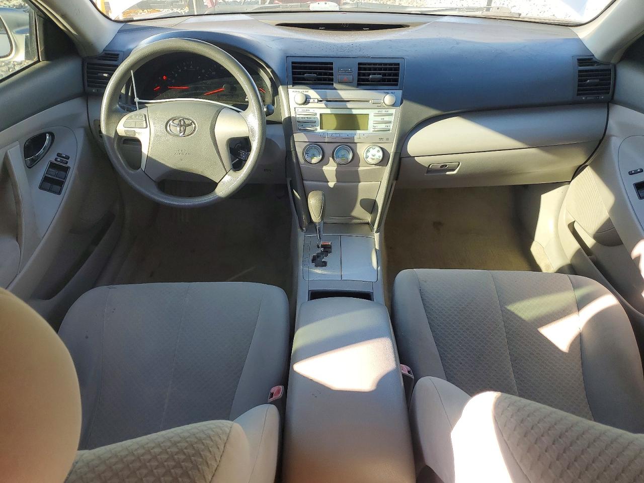 2009 TOYOTA CAMRY LE photo 8