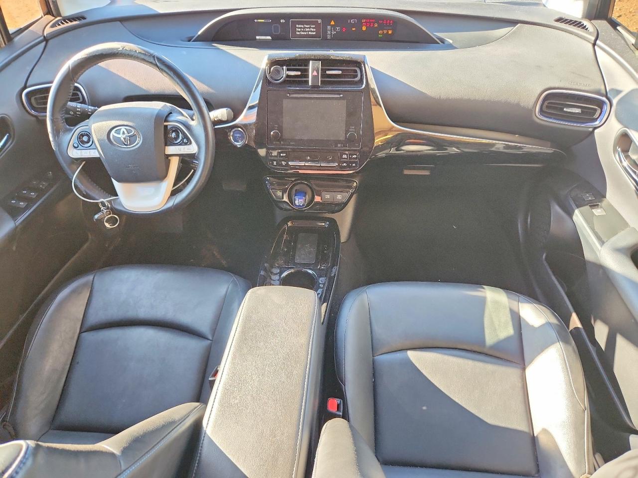 2018 TOYOTA PRIUS THREE TOURING photo 8