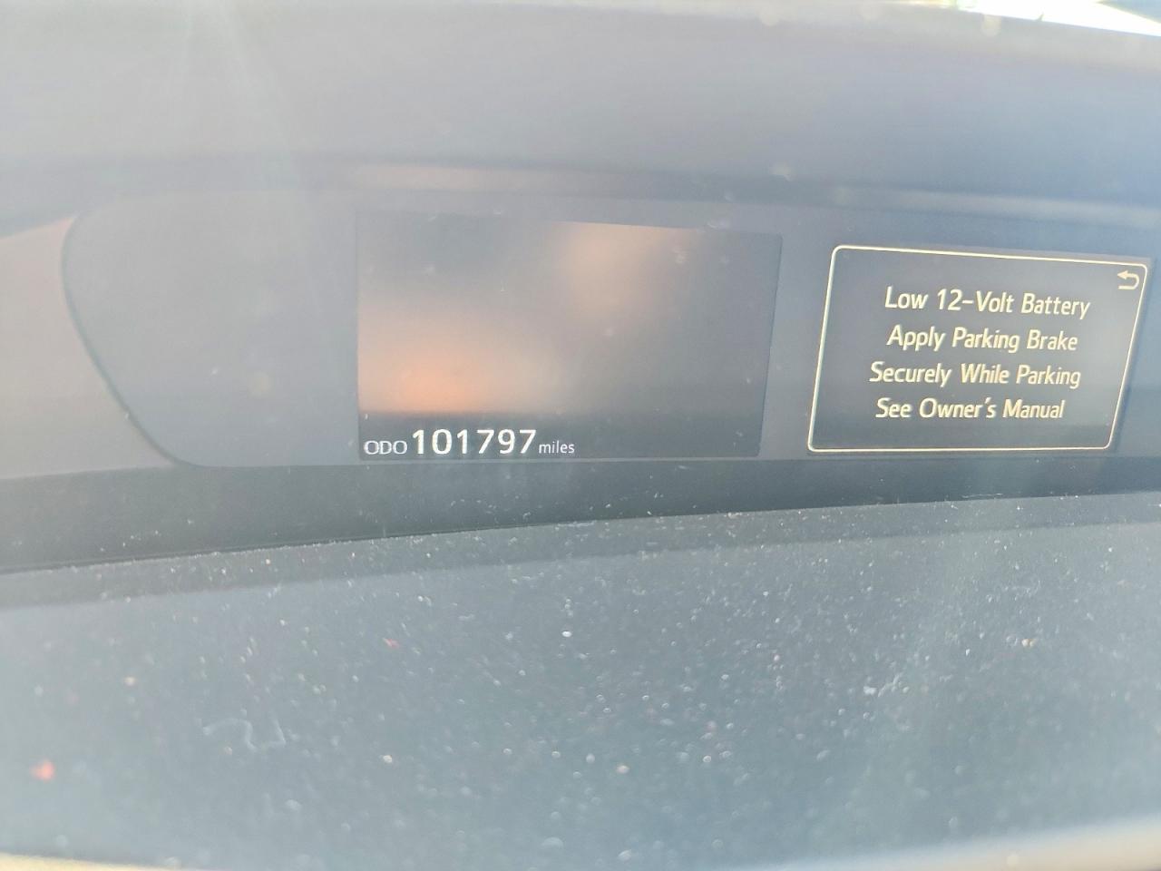 2018 TOYOTA PRIUS THREE TOURING photo 9