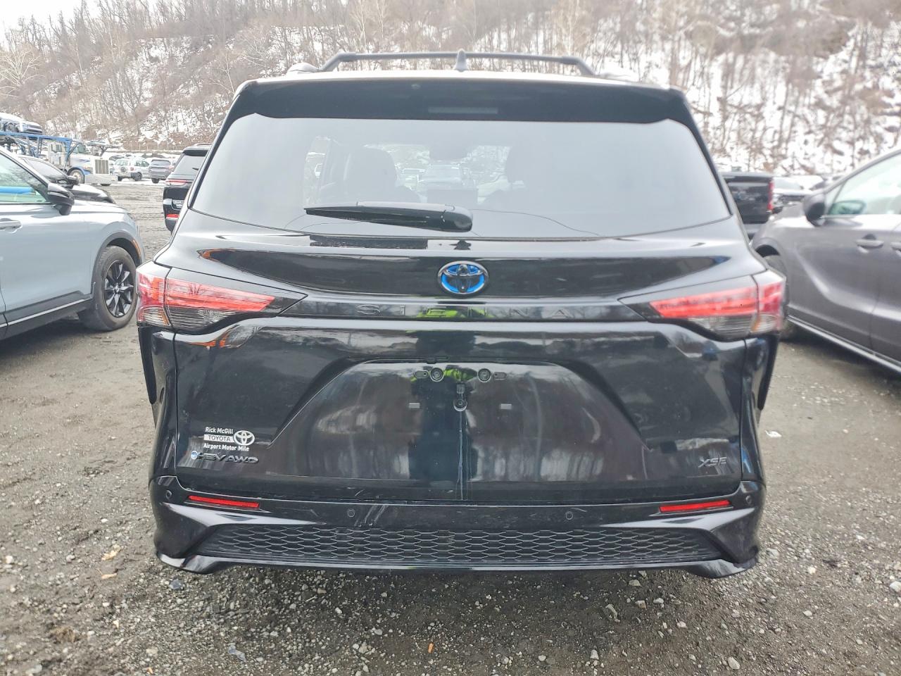 2025 TOYOTA SIENNA XSE photo 6