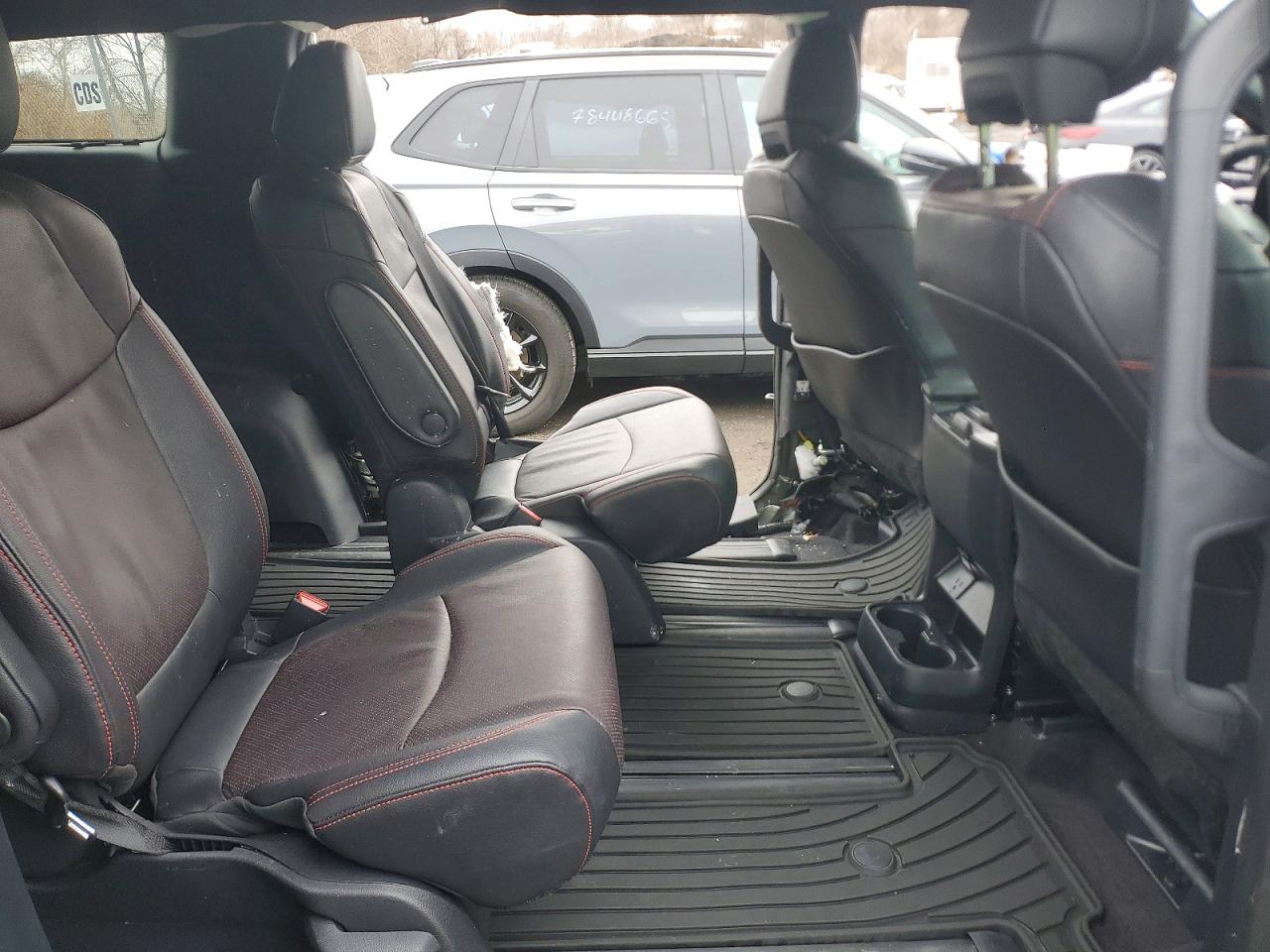 2025 TOYOTA SIENNA XSE photo 11