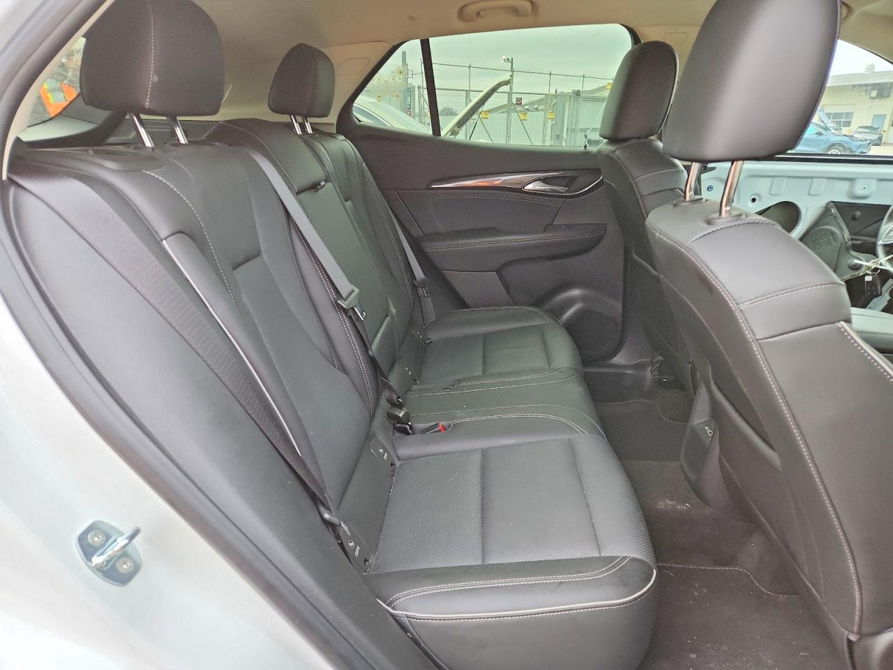 2023 BUICK ENVISION ESSENCE photo 19