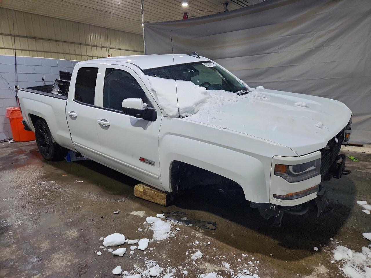 2017 CHEVROLET SILVERADO K1500 LT photo 4