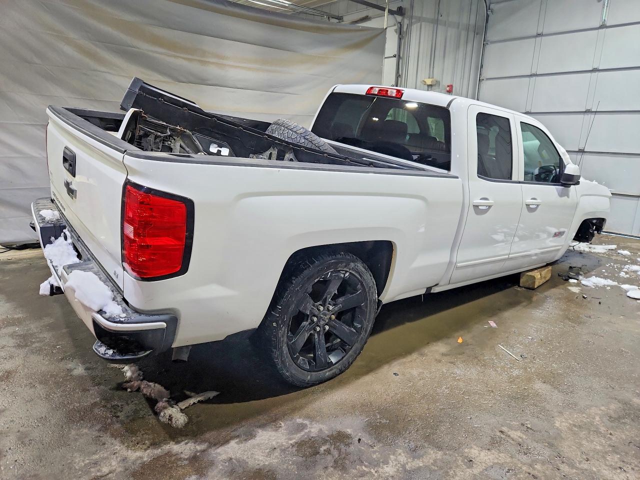 2017 CHEVROLET SILVERADO K1500 LT photo 3