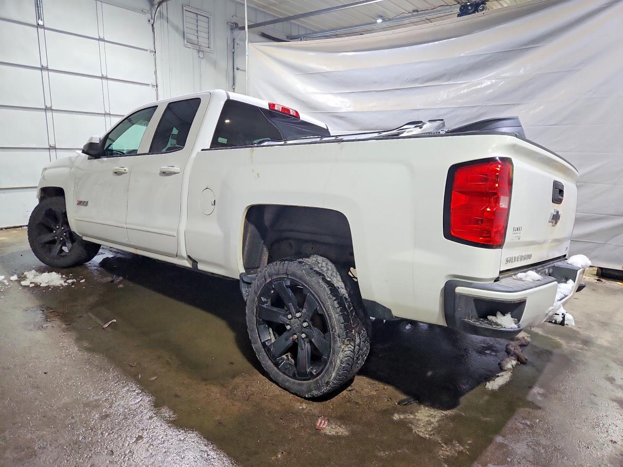 2017 CHEVROLET SILVERADO K1500 LT photo 2
