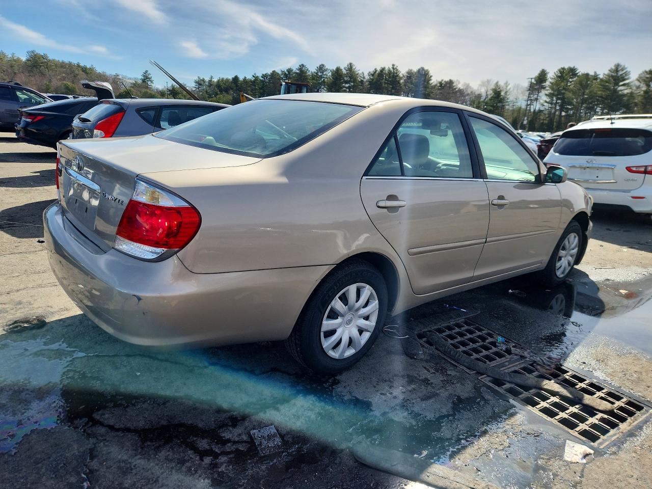2005 TOYOTA CAMRY LE photo 3