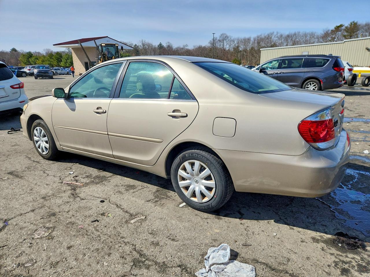 2005 TOYOTA CAMRY LE photo 2