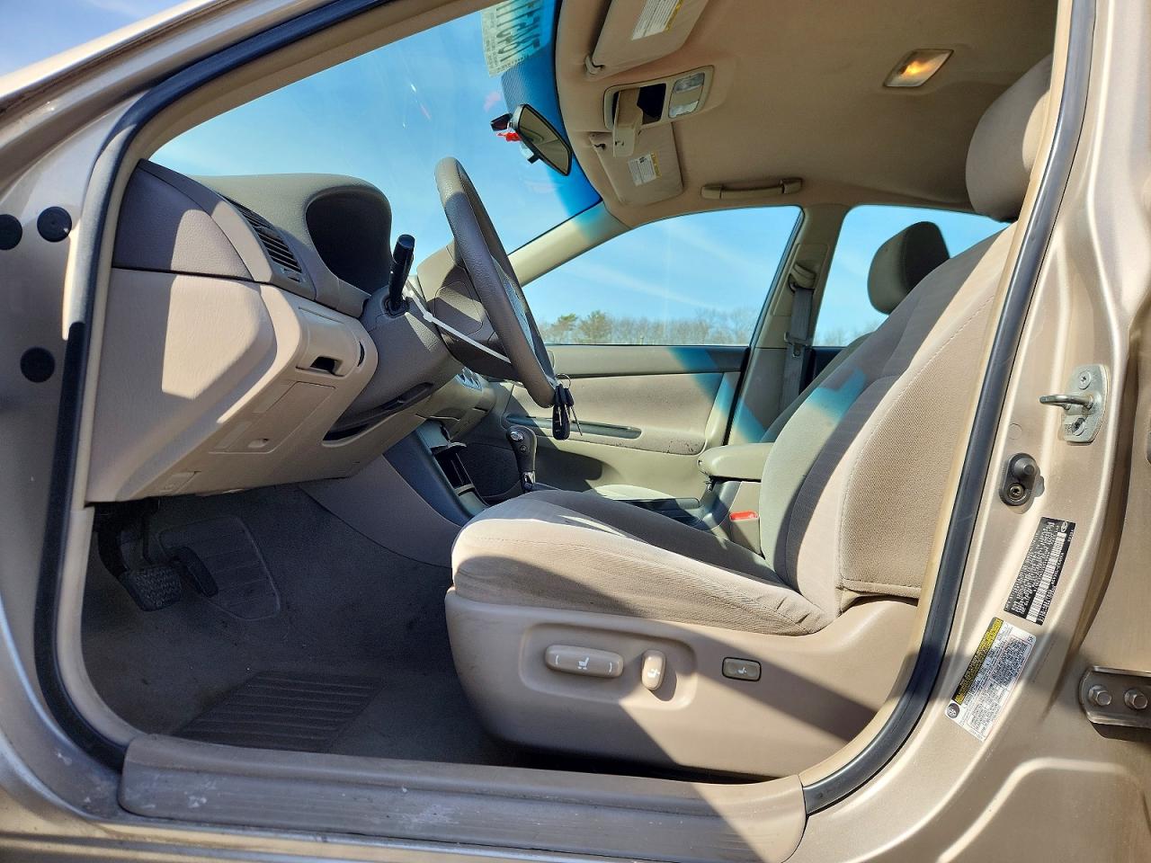 2005 TOYOTA CAMRY LE photo 7