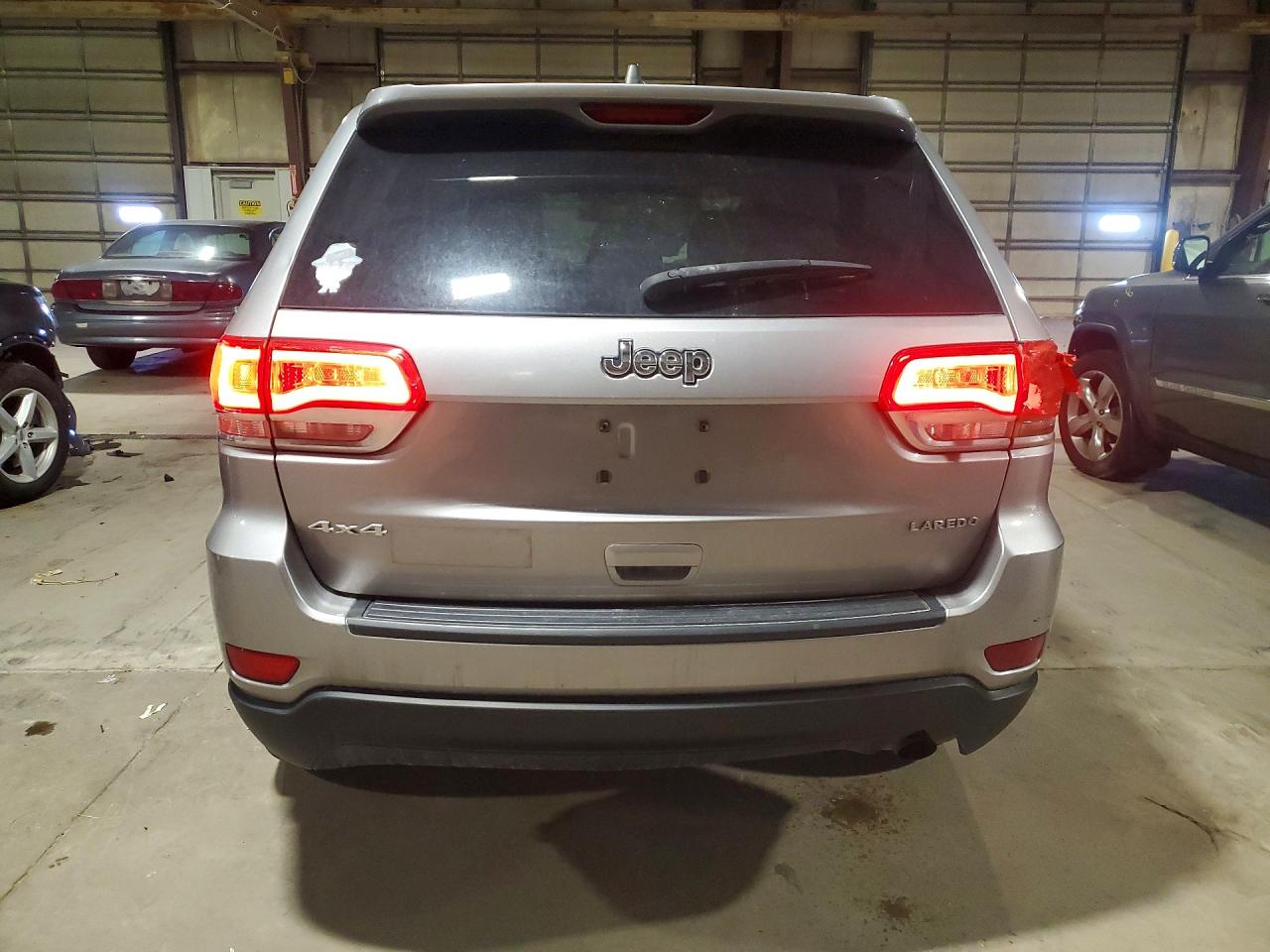 2015 JEEP GRAND CHEROKEE LAREDO photo 16