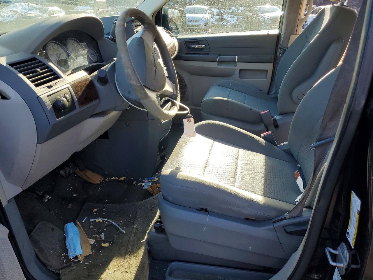 2010 CHRYSLER TOWN & COUNTRY LX photo 19