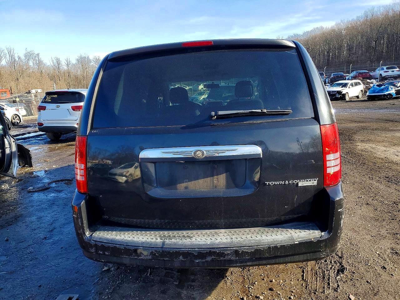 2010 CHRYSLER TOWN & COUNTRY LX photo 16