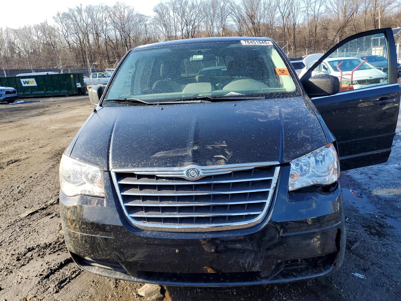 2010 CHRYSLER TOWN & COUNTRY LX photo 13