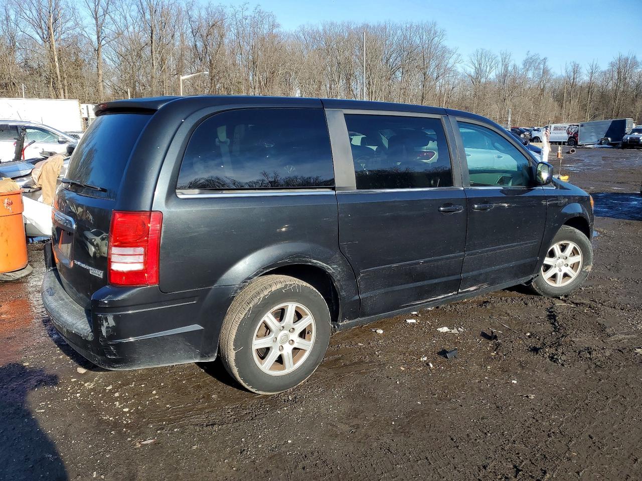 2010 CHRYSLER TOWN & COUNTRY LX photo 7