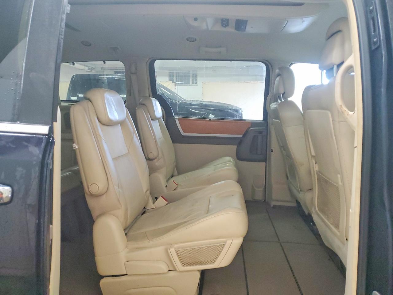 2010 CHRYSLER TOWN & COUNTRY LIMITED photo 31