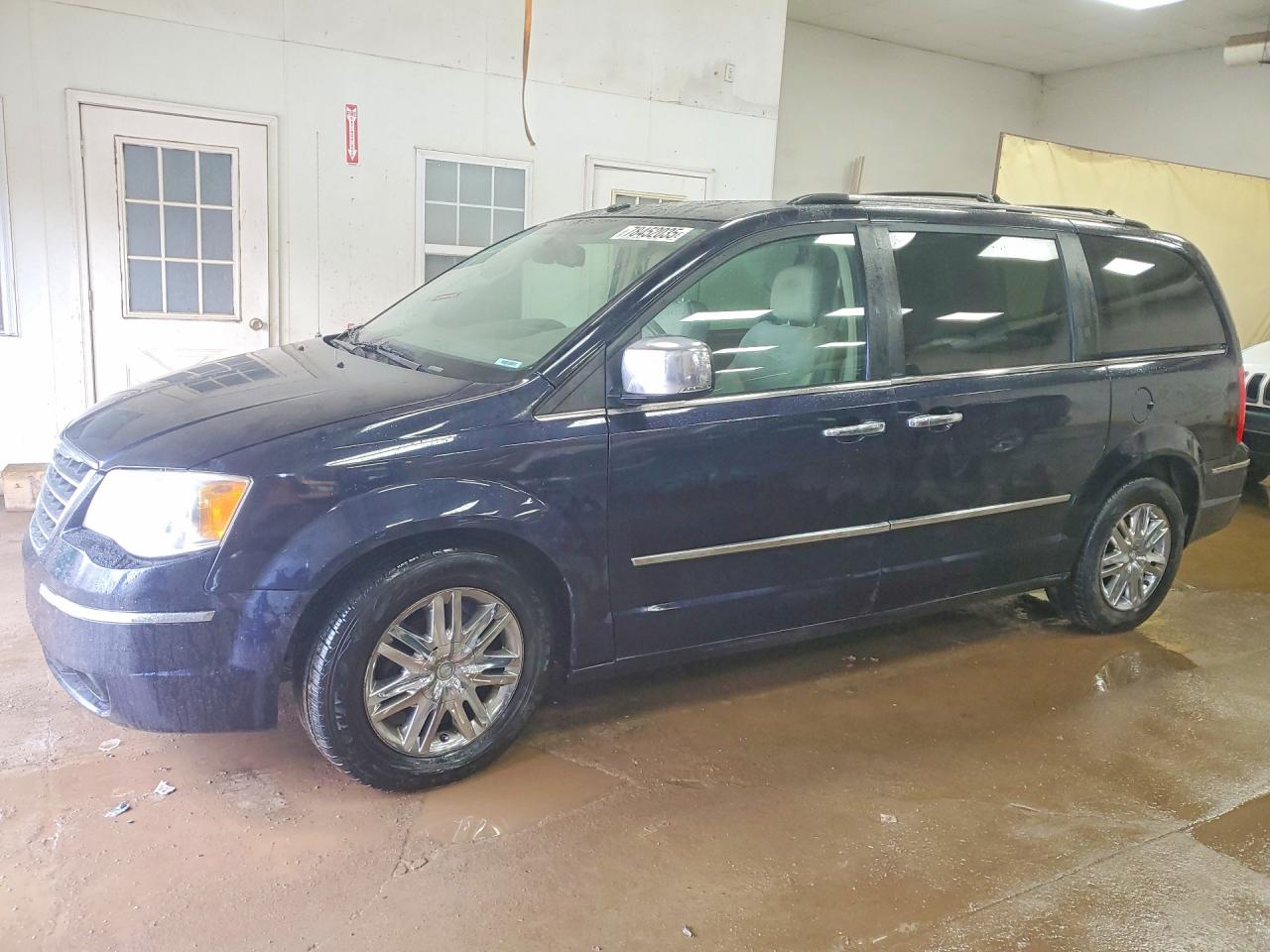 2010 CHRYSLER TOWN & COUNTRY