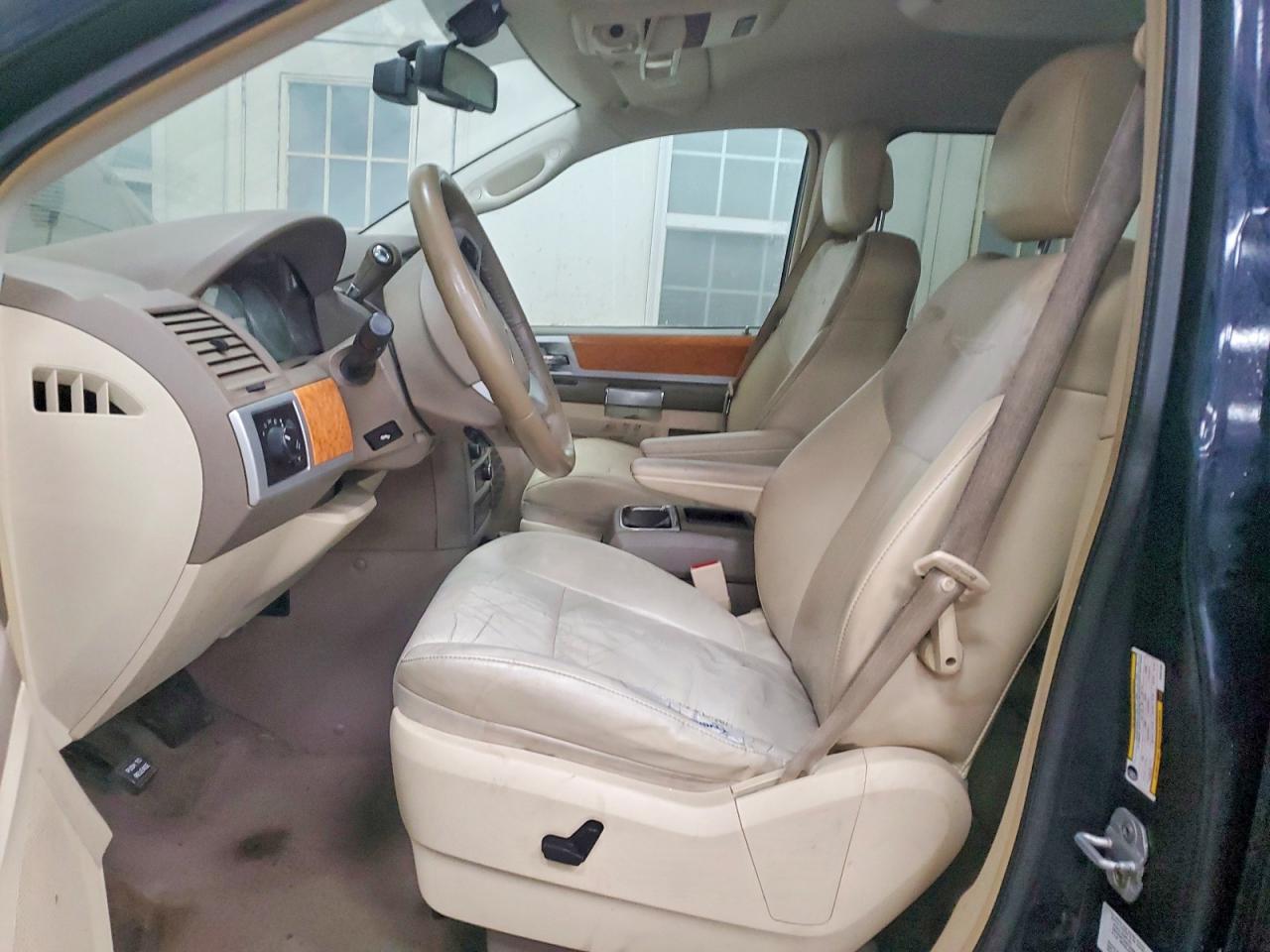 2010 CHRYSLER TOWN & COUNTRY LIMITED photo 19