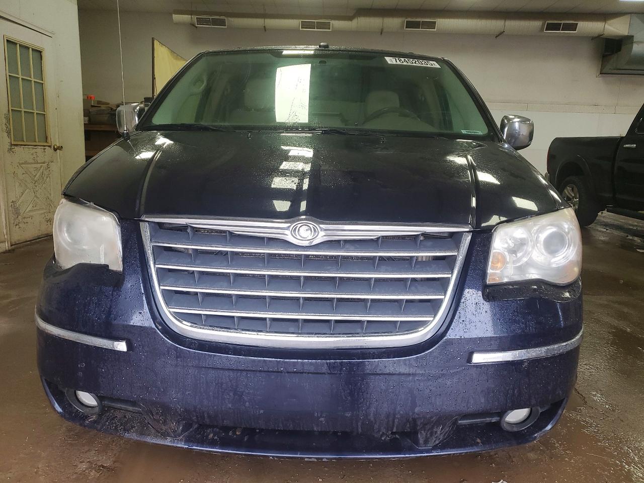 2010 CHRYSLER TOWN & COUNTRY LIMITED photo 13