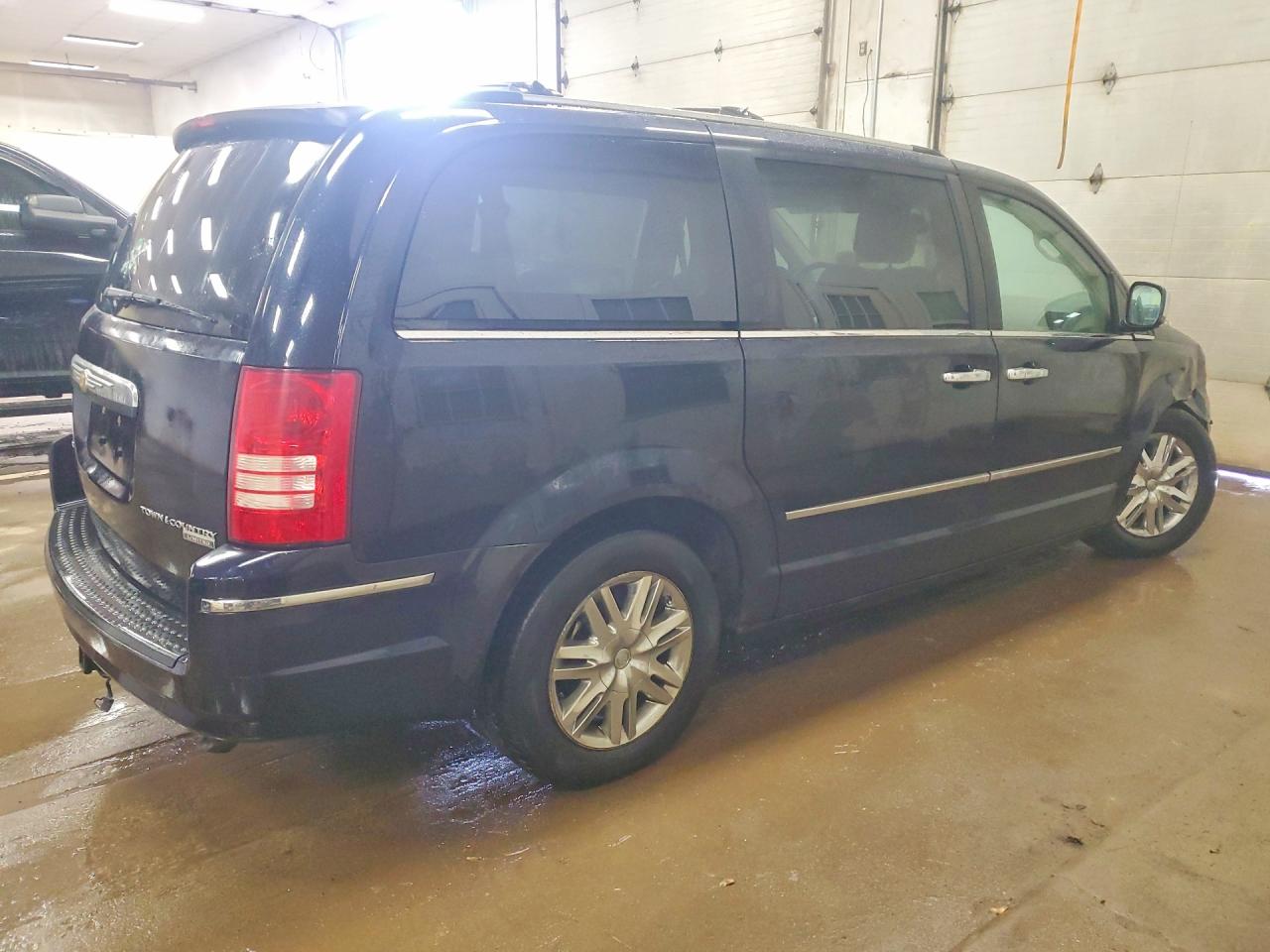 2010 CHRYSLER TOWN & COUNTRY LIMITED photo 7