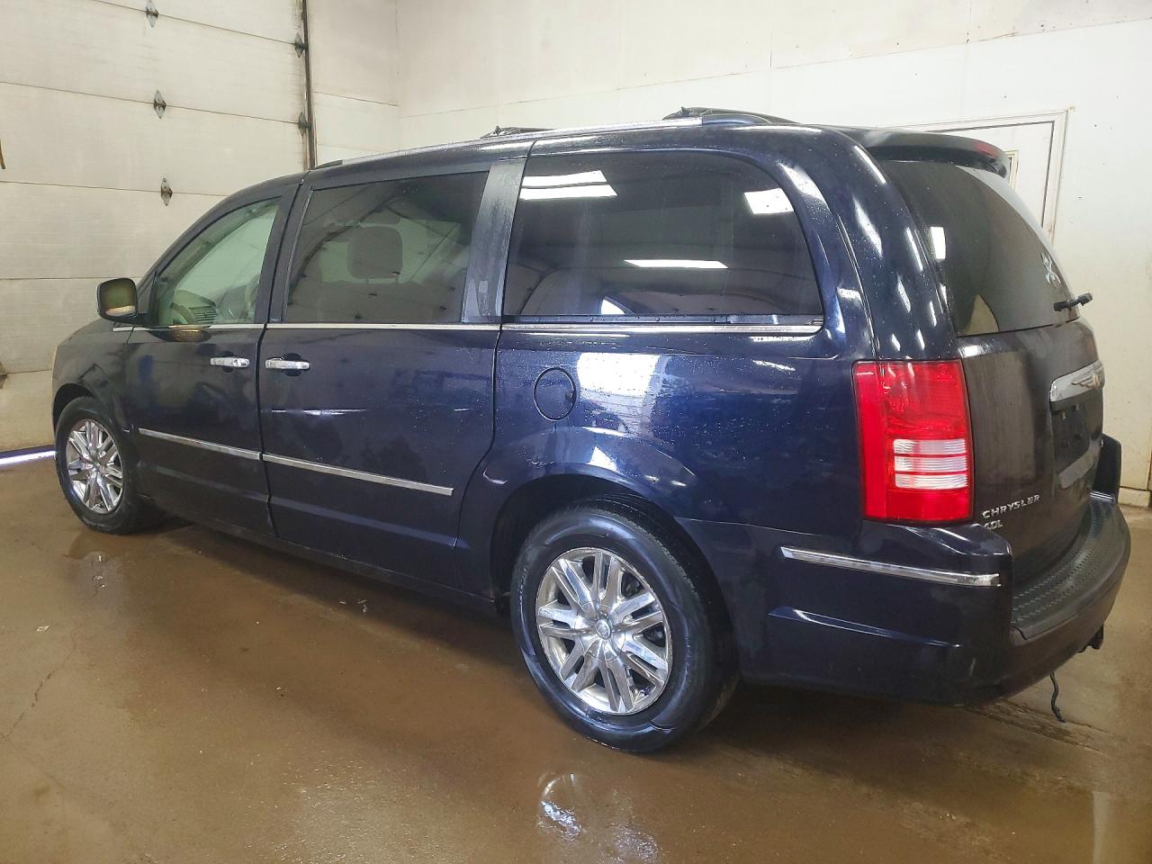 2010 CHRYSLER TOWN & COUNTRY LIMITED photo 4