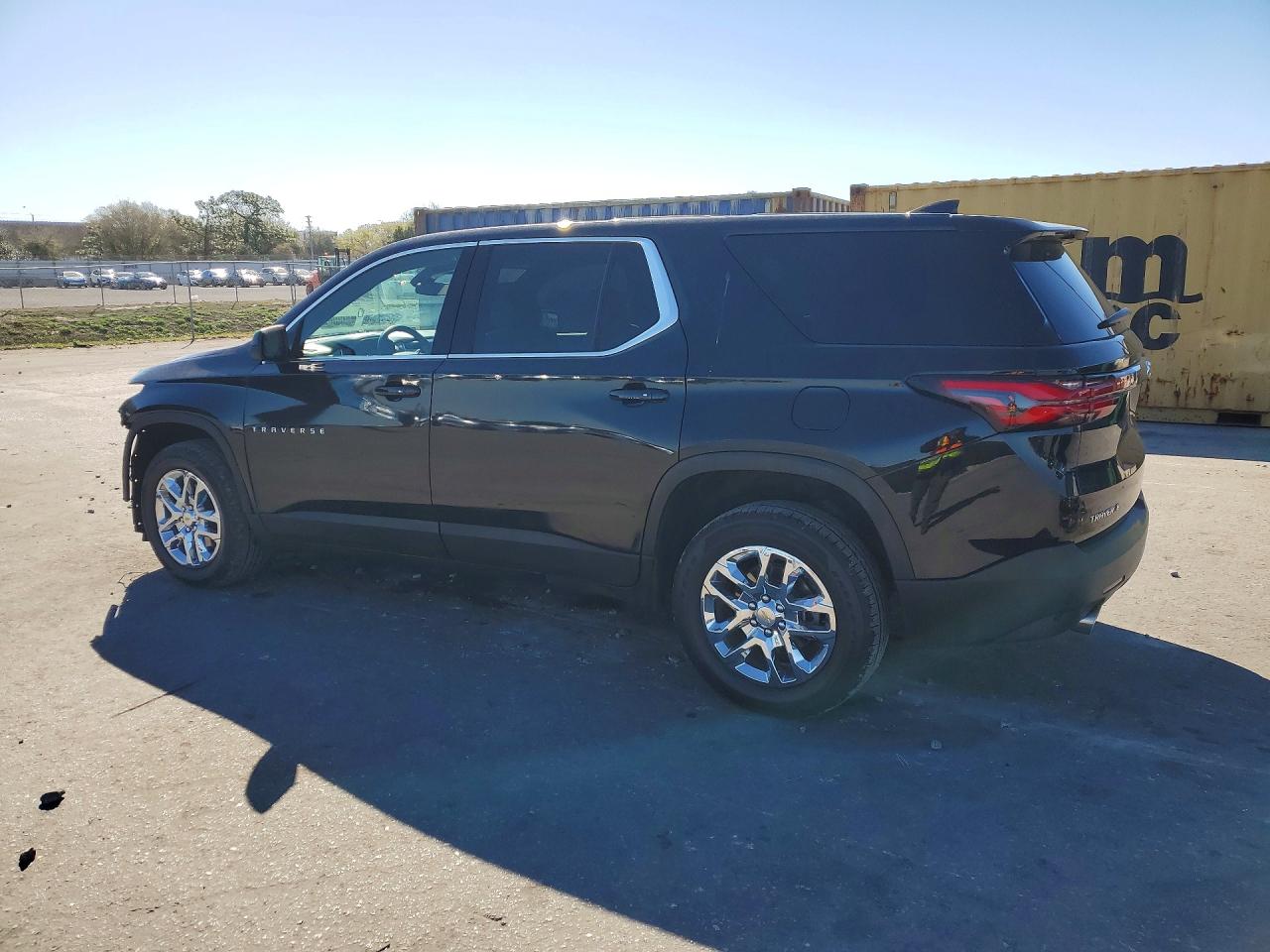 2023 CHEVROLET TRAVERSE LS photo 2