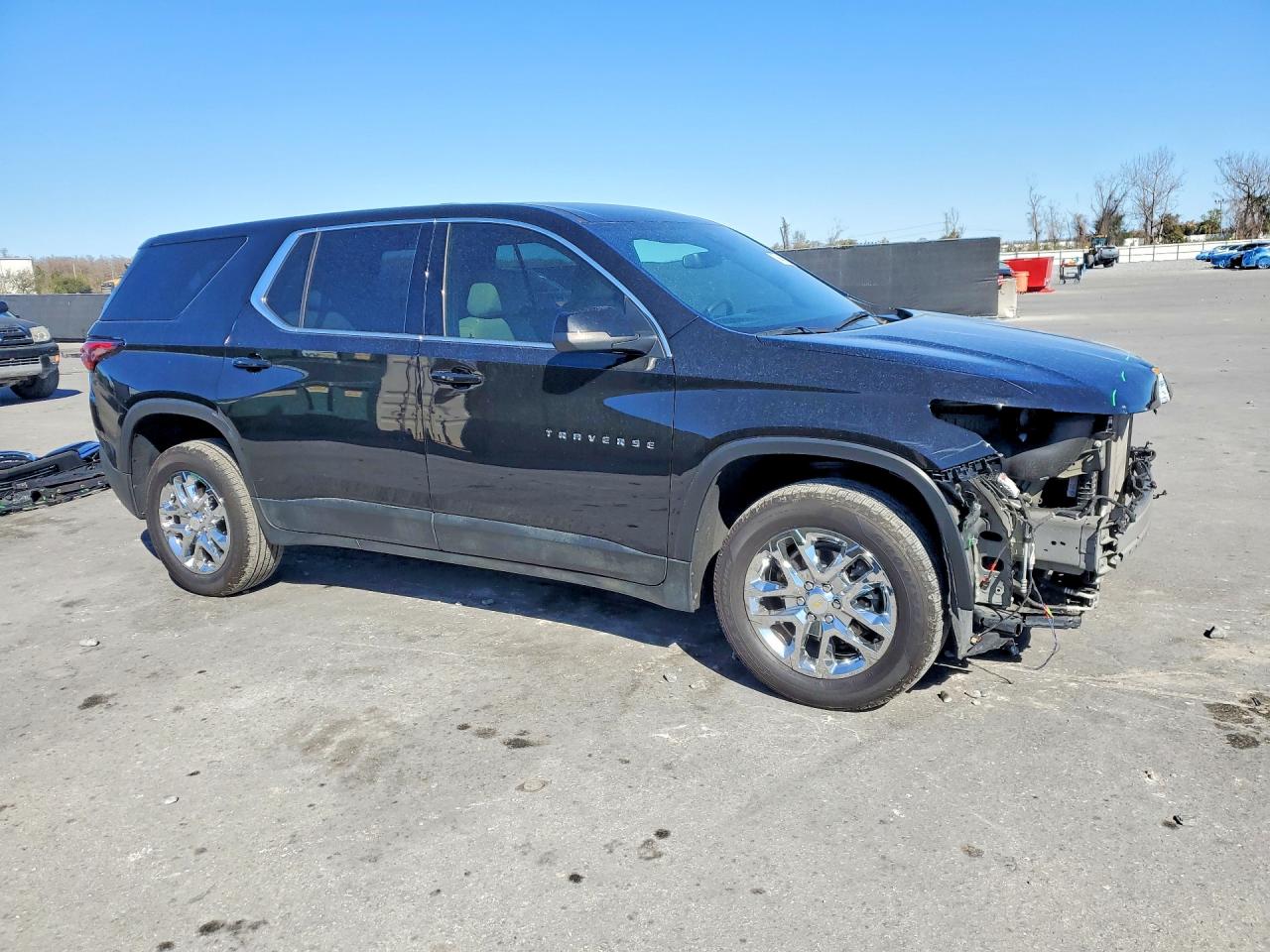 2023 CHEVROLET TRAVERSE LS photo 4