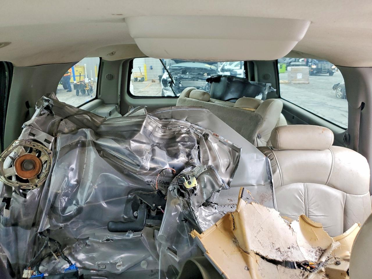 2000 CHEVROLET SUBURBAN K1500 photo 28
