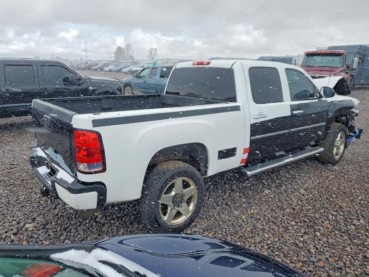 2012 GMC SIERRA K2500 DENALI photo 5